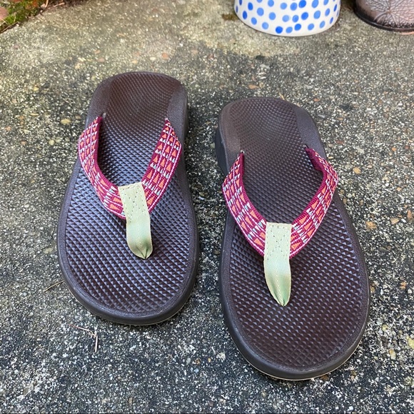 Chaco Flip Flips Brown with Pink Straps - Picture 3 of 5